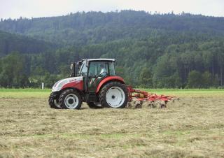 Traktory se zadním náhonem Steyr 4055 Kompakt S Basis