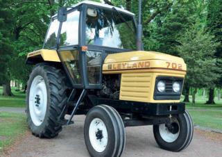 Traktory se zadním náhonem Leyland 702
