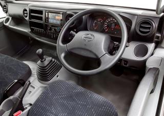 Kamiony Tuhé podvozky Hino 300 815 AT Crew Cab 4x2