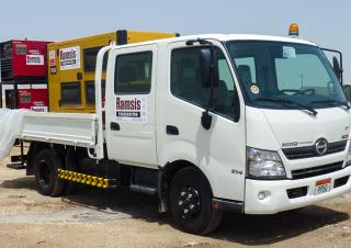 Kamiony Tuhé podvozky Hino 300 917 CREW 4x2