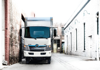 Kamiony Tuhé podvozky Hino 300 XKU650L-HKUGSR3 hybrid 4x2