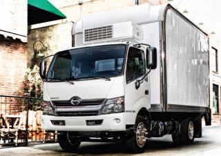 Kamiony Tuhé podvozky Hino 300 XZU720L-HKTRSR3 AT 4x2
