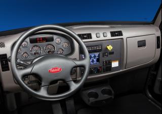 Kamiony Tuhé podvozky Peterbilt 348 PACCAR PX-7