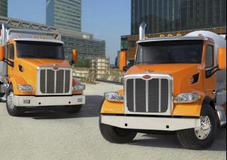 Kamiony Tuhé podvozky Peterbilt 348 PACCAR PX-7