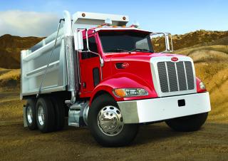 Kamiony Tuhé podvozky Peterbilt 348 PACCAR PX-7