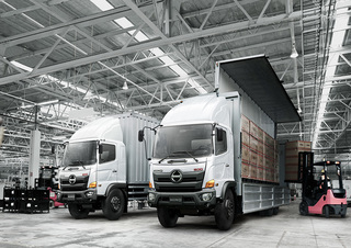 Kamiony Tuhé podvozky Hino 500 GT 1322 4x4
