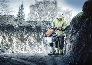 Vibrační pěchy Vibrační pěchy naftové a benzínové Husqvarna LT 5005