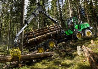 Lesní technika Vyvážecí traktory John Deere 1210 G