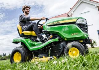 Zahradní traktory a ridery John Deere X370
