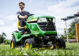 Zahradní traktory a ridery John Deere X370