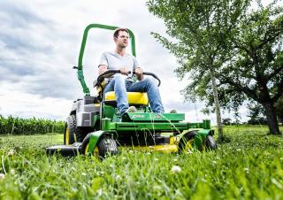 Zahradní traktory a ridery John Deere Z515E
