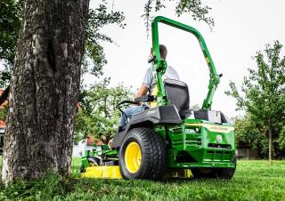Zahradní traktory a ridery John Deere Z515E