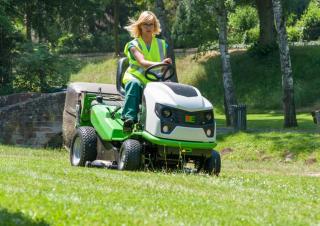 Zahradní traktory a ridery Etesia HYDRO 100 III