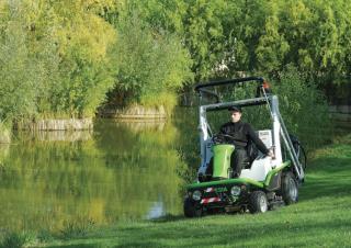 Zahradní traktory a ridery Etesia HYDRO 124DX