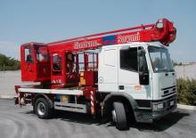 Přívěsné kloubové pracovní plošiny Oil & Steel Eagle 2422