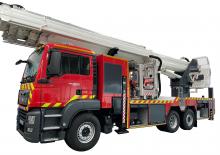 Autoplošiny s teleskopickým výložníkem Comet Euroflag 45-24 HQ