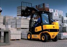 Teleskopické manipulátory JCB TLT 25 D Teletruk