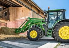Čelní nakladač John Deere 623M