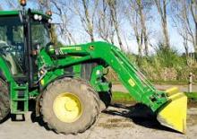 Čelní nakladač John Deere 653 NSL