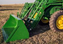Čelní nakladač John Deere 660R