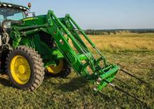 Čelní nakladač John Deere 680R