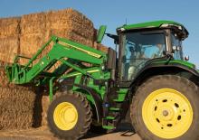 Čelní nakladač John Deere 700M