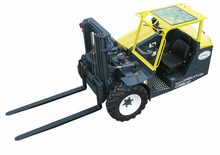 Čelní vysokozdvižné dieselové vozíky Combi-Lift Combi 2700 RT W