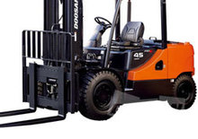 Čelní vysokozdvižné dieselové vozíky Doosan D50SC-5