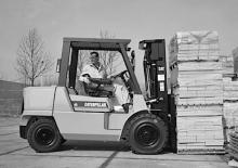 Čelní vysokozdvižné dieselové vozíky Caterpillar DP40KL