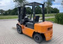 Čelní vysokozdvižné dieselové vozíky Nissan FJ 01 A 18 U