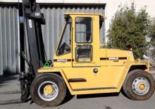 Čelní vysokozdvižné dieselové vozíky Caterpillar V 225 C