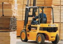 Čelní vysokozdvižné dieselové vozíky Caterpillar V 40 E