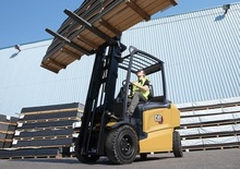 Čelní vysokozdvižné elektrické vozíky Caterpillar EP40N