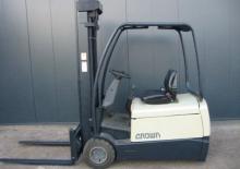 Čelní vysokozdvižné elektrické vozíky Crown SC 3018