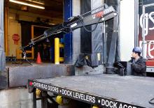 Elektrické nakládací jeřáby Hiab 033 T-2 PTO B.Pack 102