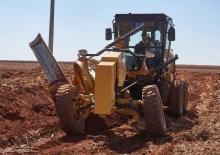 Grejdry Caterpillar 120 AWD