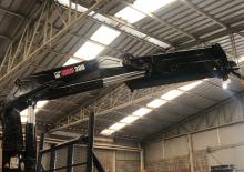 Hydraulické nakládací jeřáby Hiab 300-4 Jib 90-3