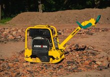 Jednosměrné vibrační desky Ammann AVP 2910