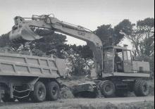 Kolová rypadla Caterpillar 224B