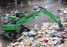 Manipulátory s materiálem Sennebogen 817M E