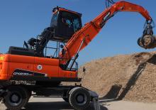 Manipulátory s materiálem Doosan DX230WMH-5