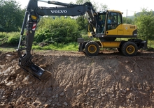 Kolová rypadla Volvo EW180C