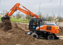 Kolová rypadla Hitachi ZX220W-7