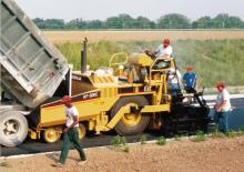 Kolové finišery Caterpillar AP800C