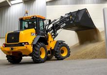 Kolové nakladače JCB 411 HT