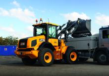 Kolové nakladače JCB 411