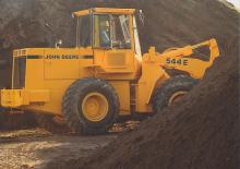 Kolové nakladače John Deere Construction 444 E