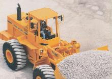 Kolové nakladače John Deere Construction 744 E