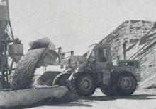 Kolové nakladače Caterpillar 966