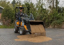Kolové nakladače Giant G1200